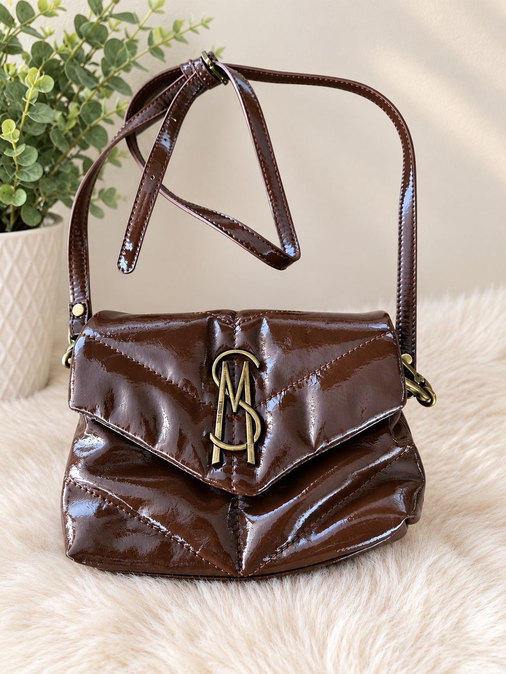 Steve MADDEN Brown Patent Leather Crossbody Bag with Gold Logo
